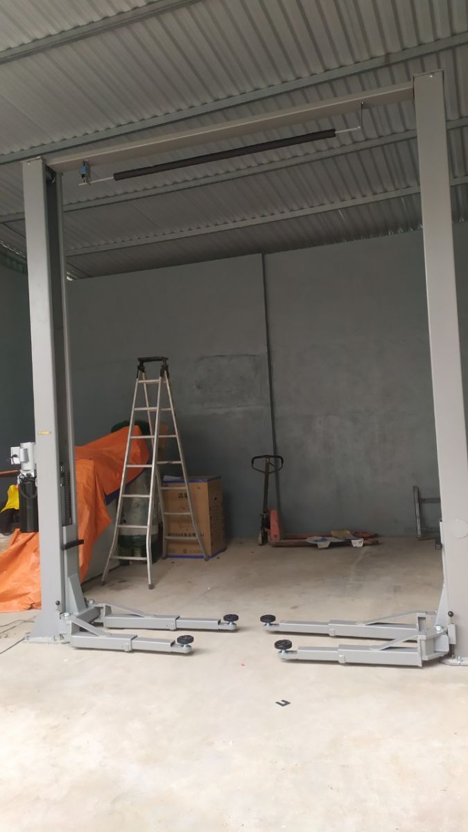 Cầu nâng 2 trụ cáp trên VIMET TLG40110